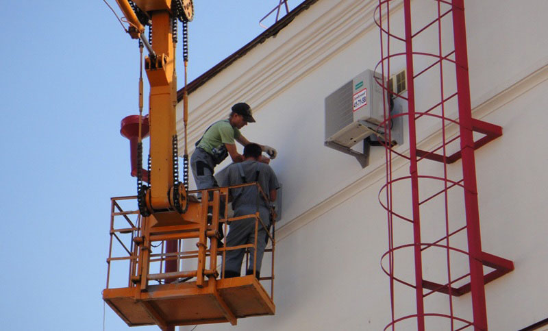 Монтаж кондиционера с авто вышки